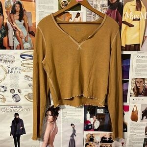 Lettuce Hem V-Neck Long Sleeve Tee